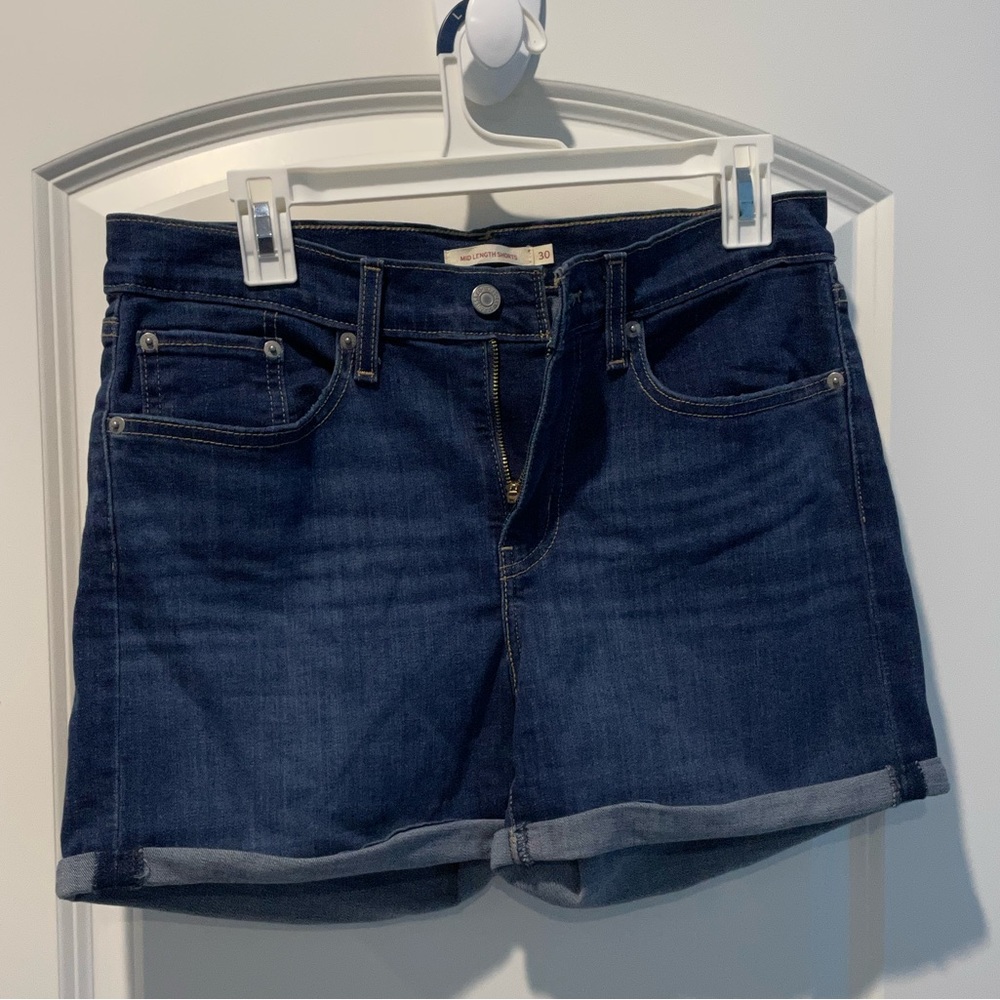 Levi’s Vintage Medium Dark Wash Mid Rise Stretch Cuff Jean Shorts in Size 30